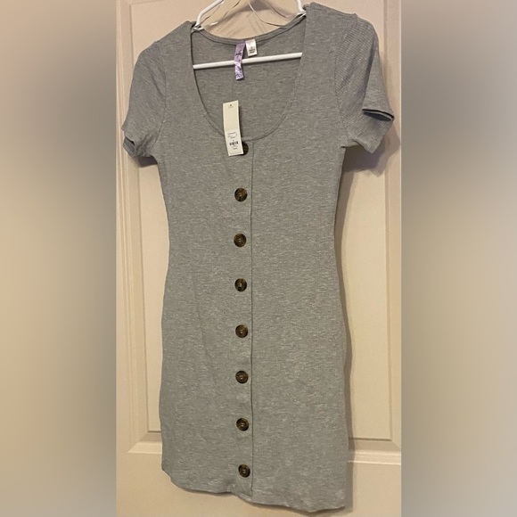 Francesca's Collections Dresses & Skirts - Nwt alya Sz-S Aline Gray Ribbed Tee-Shirt Dress Simplicity w/Eight Faux Buttons